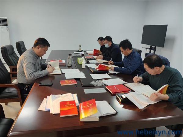 队党委理论学习中心组进行集体学习