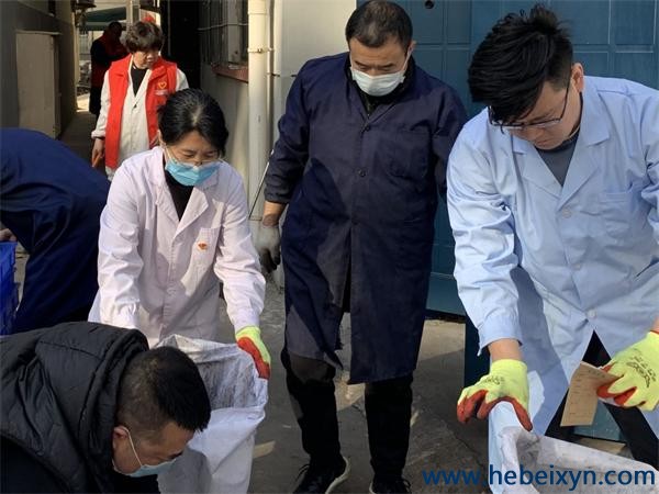 检测中心党支部：学雷锋树新风 环境卫生大扫除